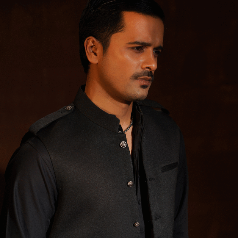 Black vest with shoulder loop and elegant button