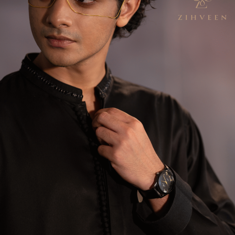 Raven Black with Exquisite Collar Zardoji